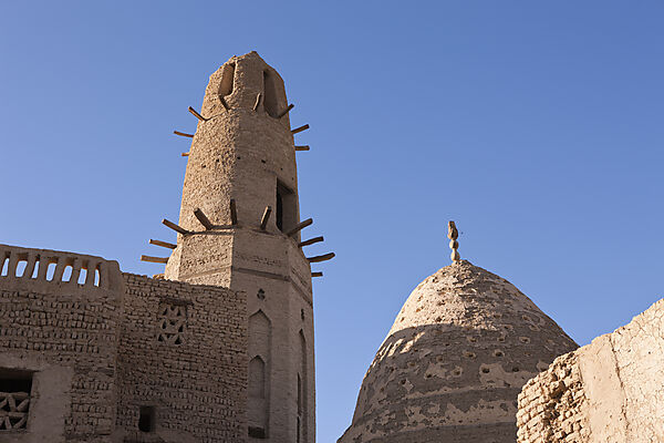 Old Mosque of El Qasr in Dakhla Oasis