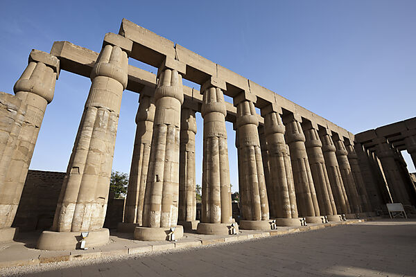Saeulenhof von Luxor-Tempel