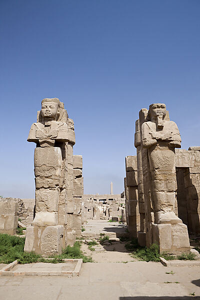 Statuen in Karnak Tempel