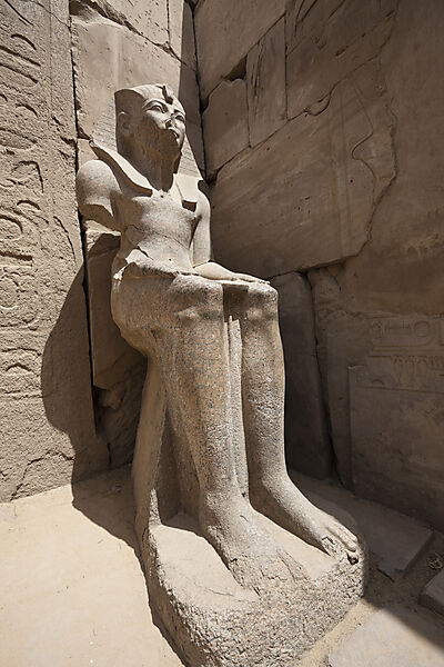 Statue des Tuthmosis III in Karnak Tempel