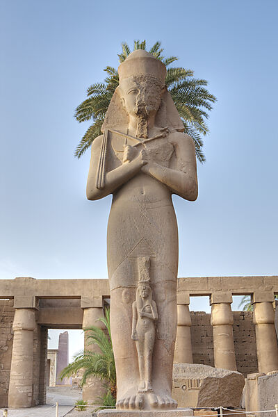 Statue des Pinodjem in Karnak Tempel