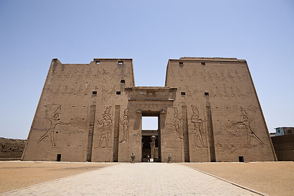 Eingang von Horus-Tempel in Edfu
