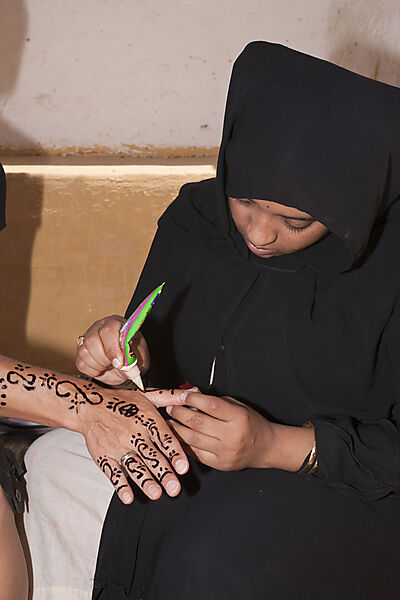 Henna Bemalung in Nubisches Dorf auf der Insel Elephantine