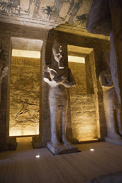 Statuen in Grosser Tempel von Pharao Ramses II