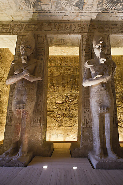 Statuen in Grosser Tempel von Pharao Ramses II