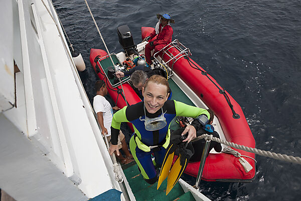 Diver enters Liveabord after Diving