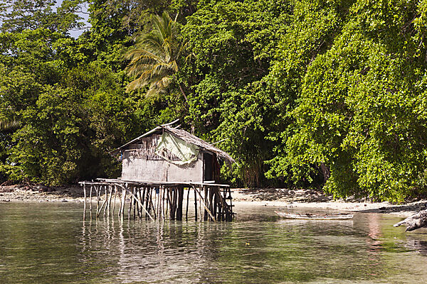 Stelzenhaus auf Insel bei Sorong