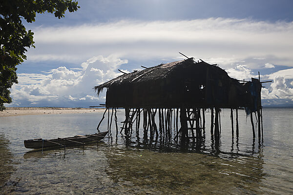 Stelzenhaus auf Insel bei Sorong