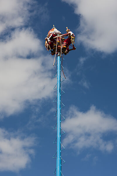 Fliegender Tanz Voladores der Totonaca Indianer