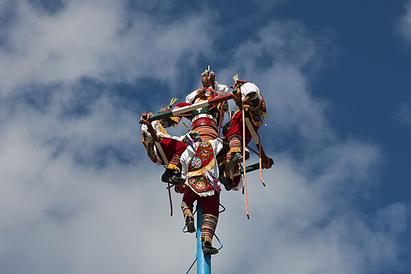 Fliegender Tanz Voladores der Totonaca Indianer