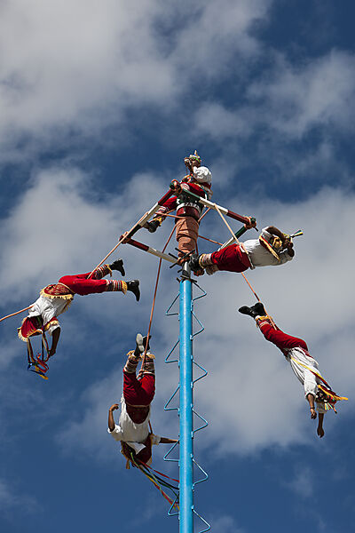 Fliegender Tanz Voladores der Totonaca Indianer