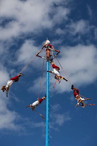 Fliegender Tanz Voladores der Totonaca Indianer