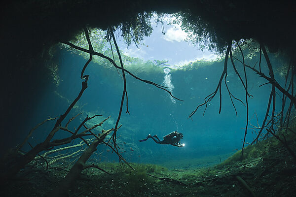 Taucher in Car Wash Cenote Aktun Ha