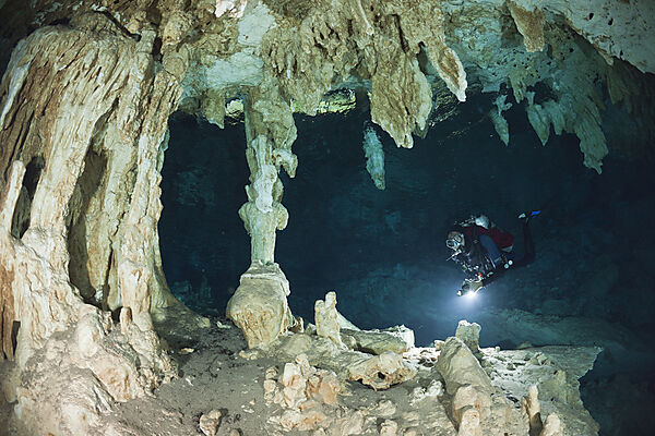 Taucher in Cenote Dos Ojos