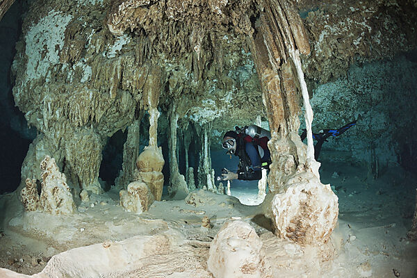 Taucher in Cenote Dos Ojos