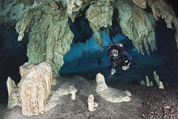 Taucher in Cenote Dos Ojos