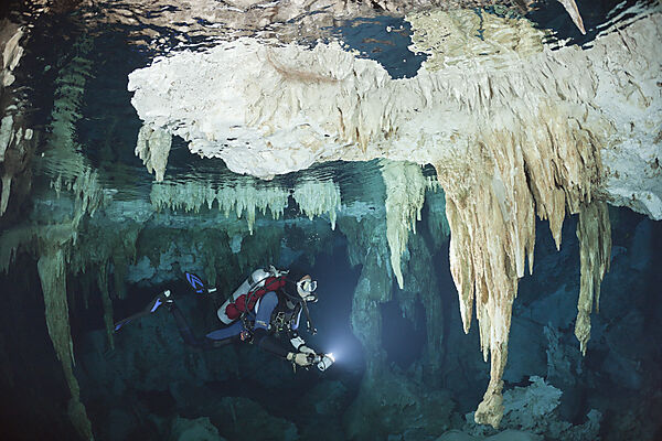 Taucher in Cenote Dos Ojos