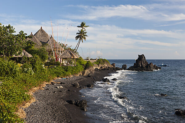 Strand des Alam Batu Resort
