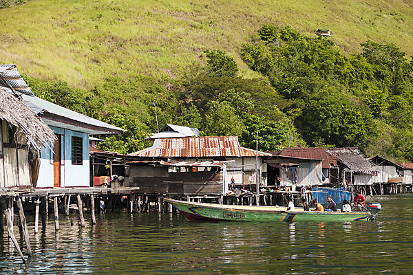 Fischerhuetten am Sentani See