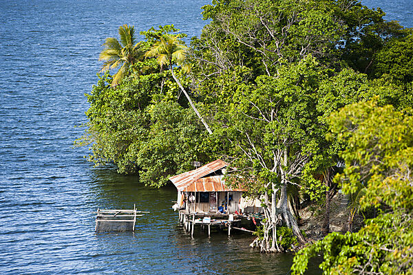 Fischerhuetten am Sentani See
