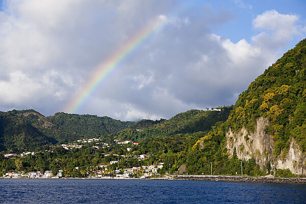Regenbogen ueber Dominica