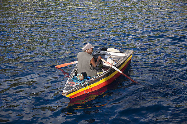 Fischer in seinem Boot