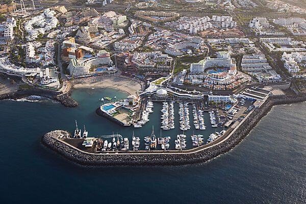 Resorts of Playa Americas with Puerto Colon