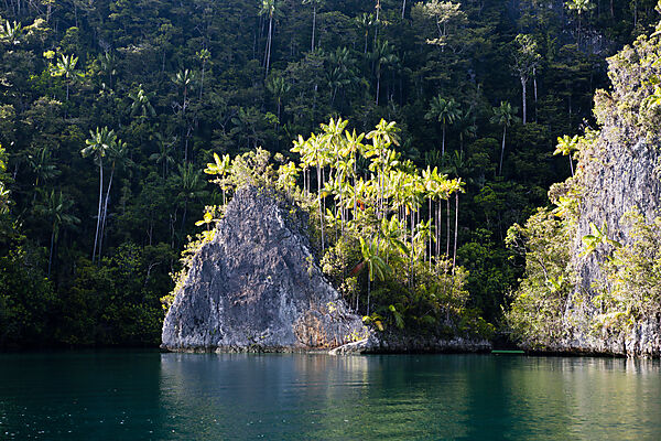 Rock Islands der Strait of Iris