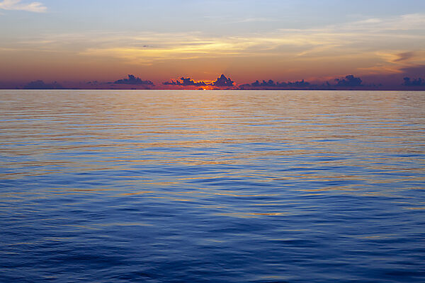 Sonnenuntergang ueber dem Meer