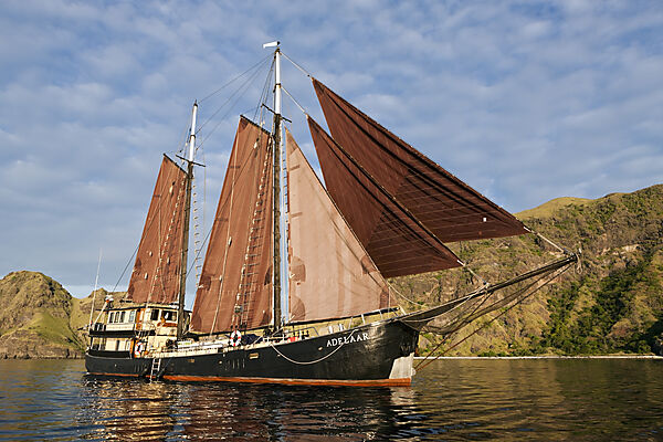Tauch-Kreuzfahrtschiff SS Adelaar in Komodo, Komodo Nationalpark, Indonesien