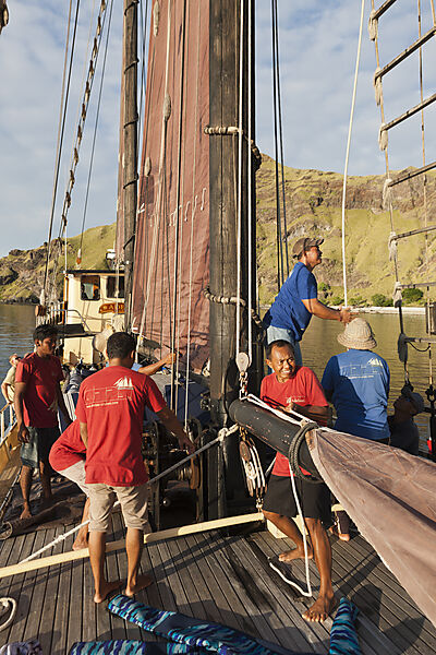 Segel setzten auf dem Tauch-Kreuzfahrtschiff SS Adelaar, Komodo Nationalpark, Indonesien