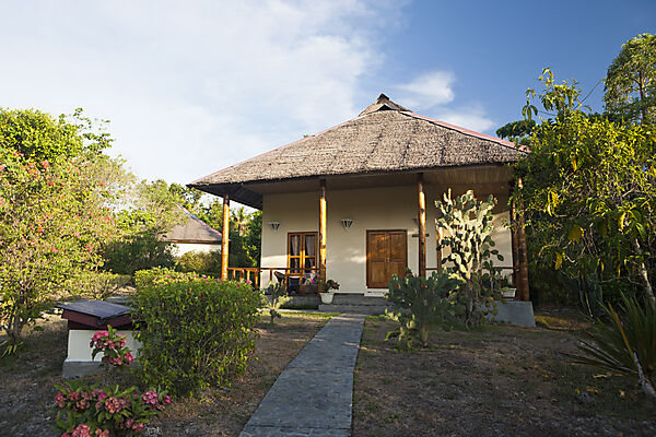Bungalow im Capepaperu Resort, Ambon, Molukken, Indonesien