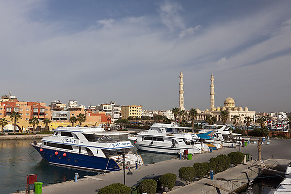 Tauchboote im Hafen von Hurghada, Rotes Meer, Aegypten