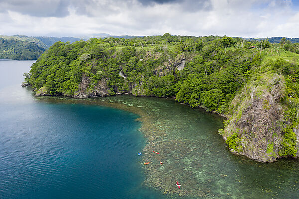 Kajaken in Fjords bei Tufi, Tufi, Cape Nelson, Papua Neuguinea