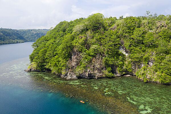 Kajaken in Fjords bei Tufi, Tufi, Cape Nelson, Papua Neuguinea