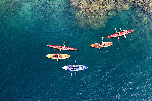 Kajaken in Fjords bei Tufi, Tufi, Cape Nelson, Papua Neuguinea