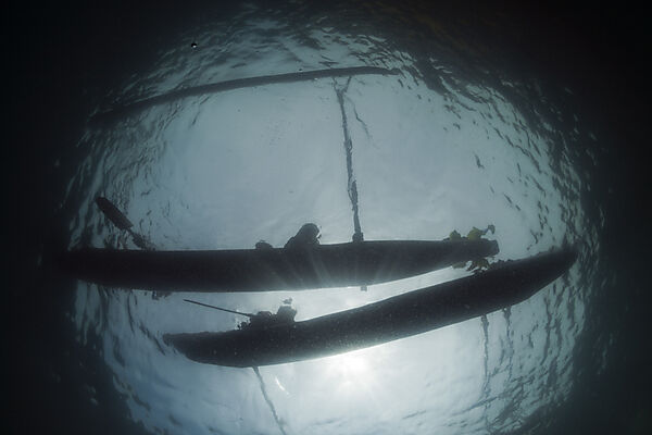 Auslegerboot von unten, Tufi, Cape Nelson, Papua Neuguinea