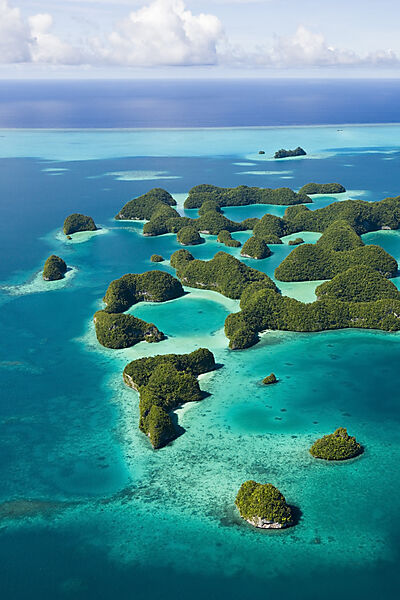 Blick auf Seventy Islands in Palau, Pazifik, Mikronesien, Palau