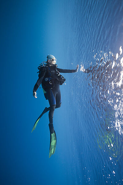 Taucher an der Wasseroberflaeche, Sued Male Atoll, Indischer Ozean, Malediven