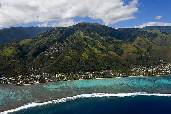 Luftaufnahme der Westkueste von Tahiti, Tahiti, Franzoesisch-Polynesien