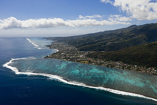 Luftaufnahme der Westkueste von Tahiti, Tahiti, Franzoesisch-Polynesien