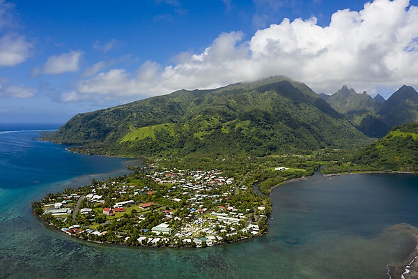 Tautira mit Blick ins Vaitephiha Valley, Tahiti, Franzoesisch-Polynesien