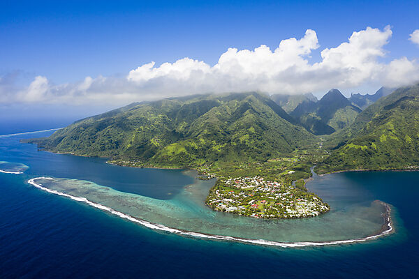 Luftaufnahme von Tautira, Tahiti, Franzoesisch-Polynesien