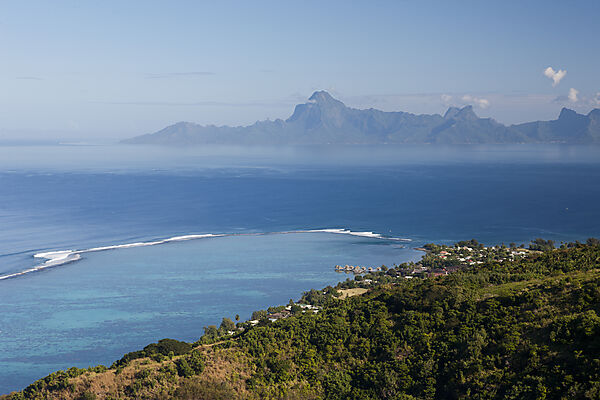 Blick von Tahiti nach Moorea, Tahiti, Franzoesisch-Polynesien