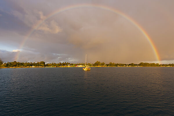 Rainbow in front of Rotoava, Fakarava, Tuamotu Archipel, French Polynesia
