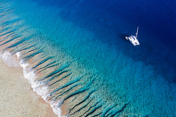 Catamaran at Apataki Atoll, Tuamotu Archipel, French Polynesia