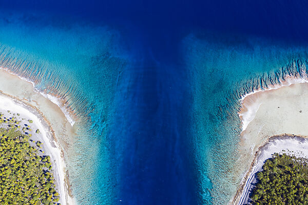 Almonu Pass of Apataki Atoll, Tuamotu Archipel, French Polynesia