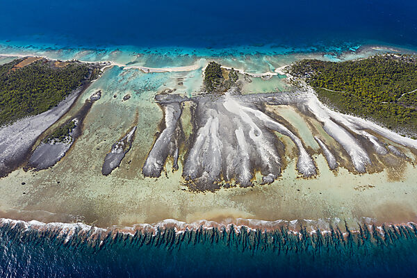 Impressions of Apataki Atoll, Tuamotu Archipel, French Polynesia