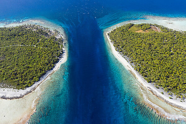 Almonu Pass of Apataki Atoll, Tuamotu Archipel, French Polynesia