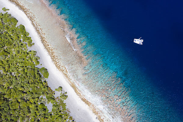 Catamaran at Kauehi Atoll, Tuamotu Archipel, French Polynesia